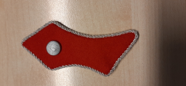 Mantelparoli rot mit Silberkordel