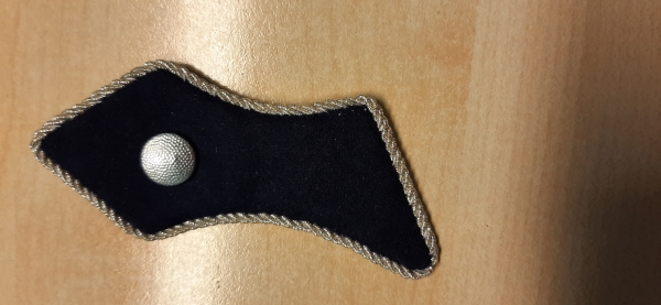 Mantelparoli blau mit Silberkordel